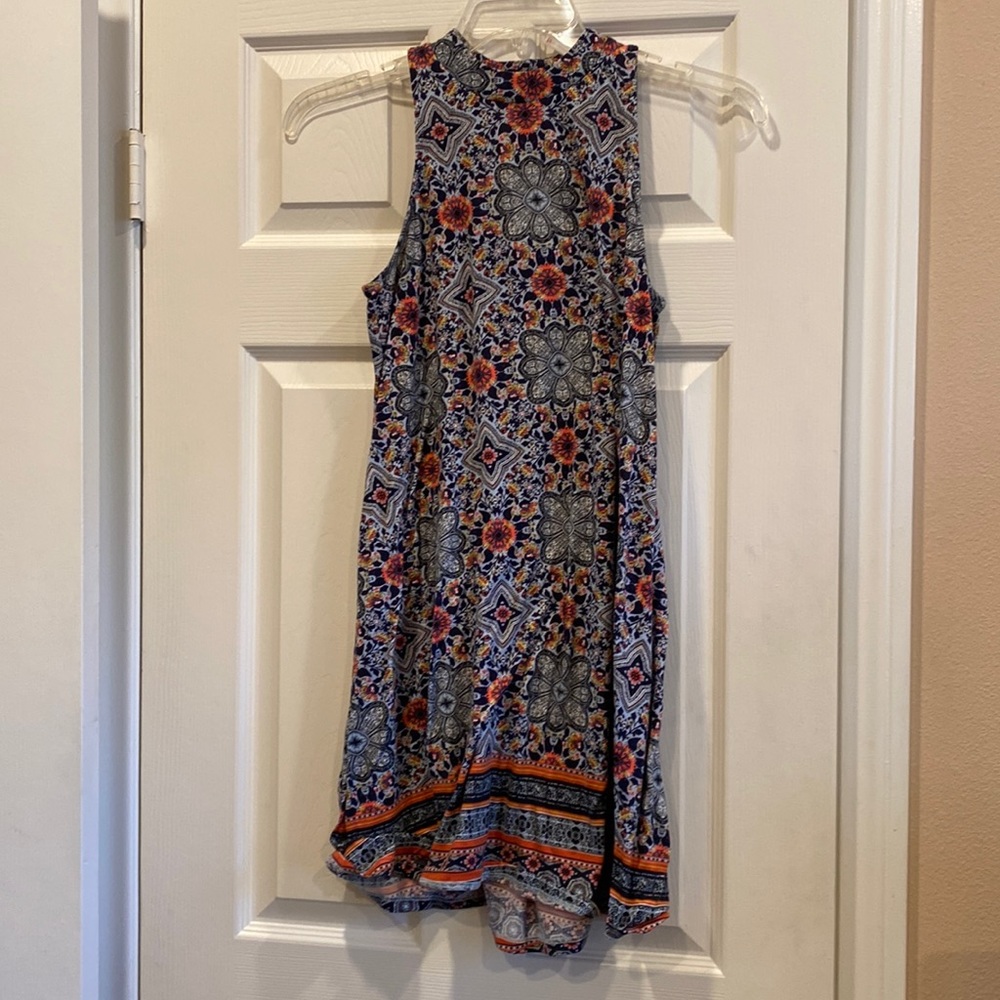 Sleeveless print, with back cut-out, junior dress